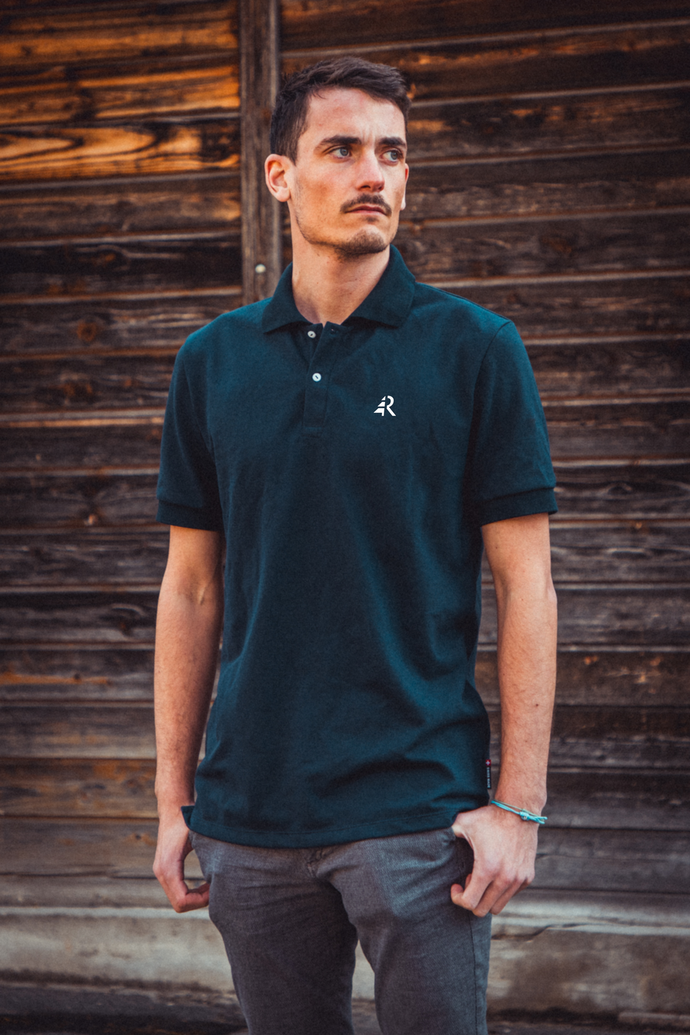 Capi tecnici outdoor e trail running Revario — maglione in lana merino, pile, piumino, legging — presentati dalla marca.